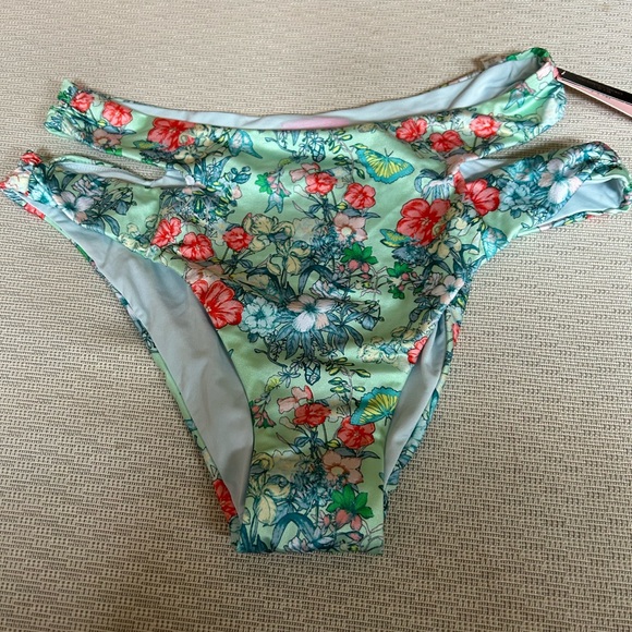 Bathing suit bottom - Picture 1 of 9